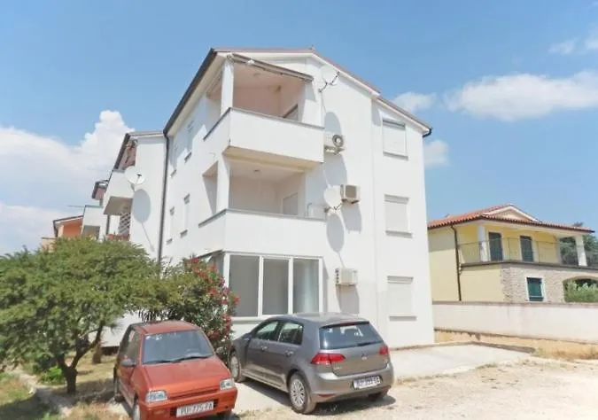 Cozy Apartment Edvin In Medulin