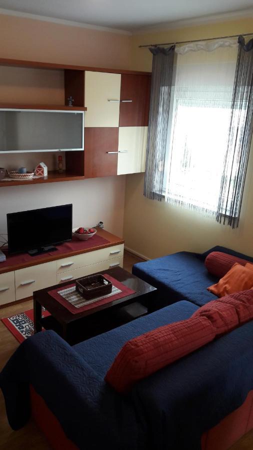 Cozy Edvin In Apartment